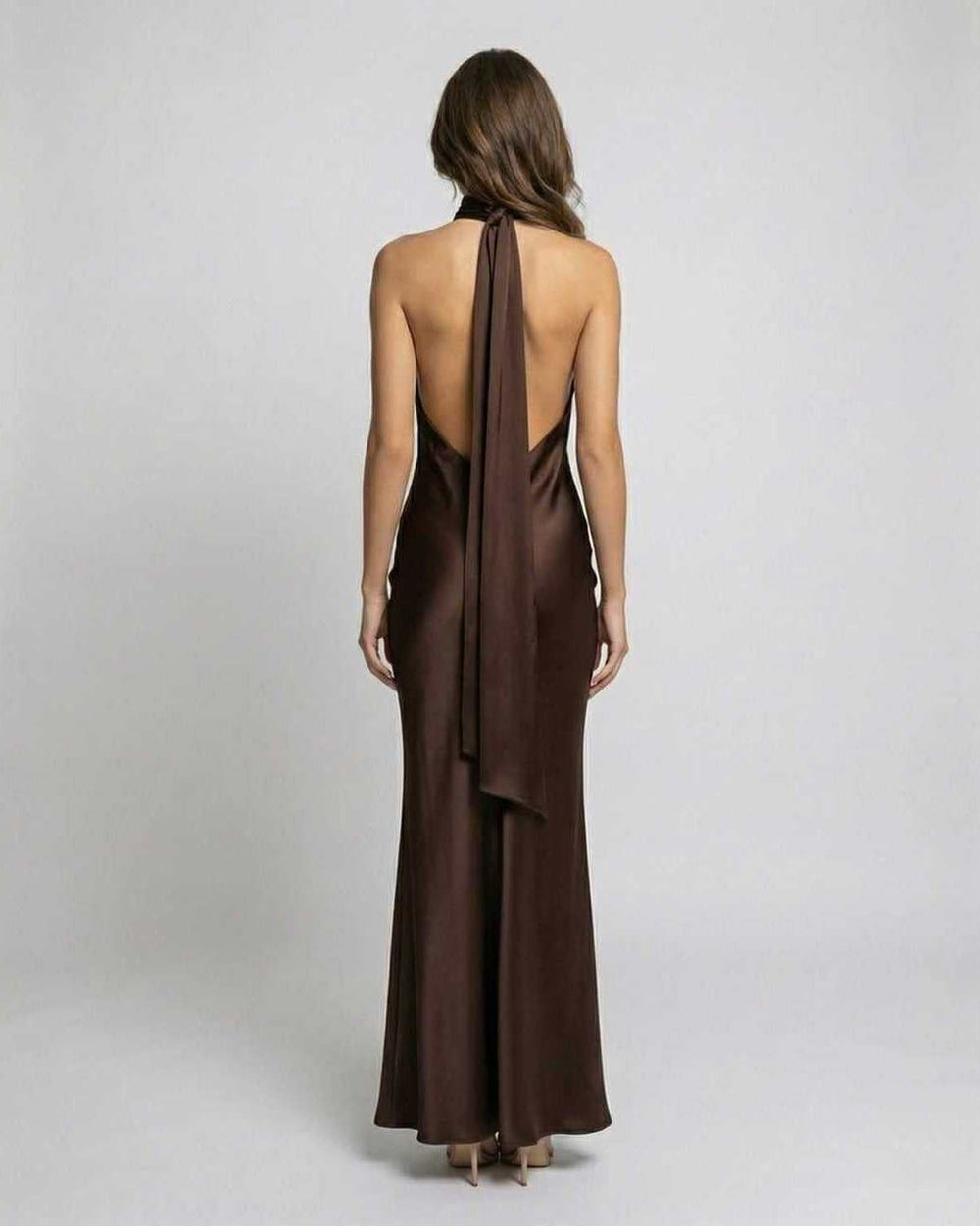Damska satynowa sukienka halter maxi (2)
