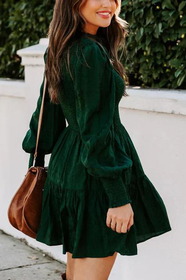 Gesmoktes Kleid mit langen Ärmeln