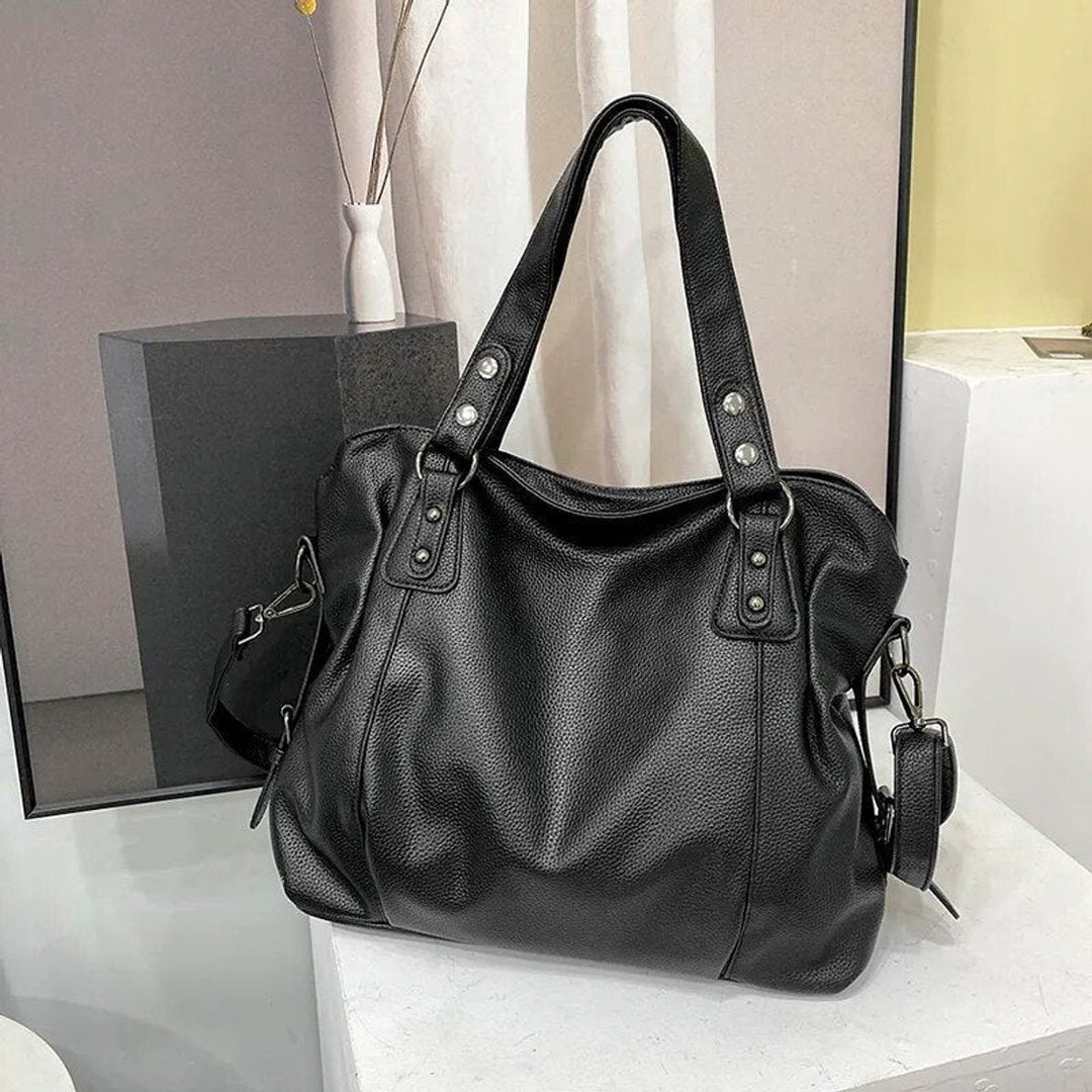 Large Black Leather-Look Studded Shoulder w kolorze Czarny