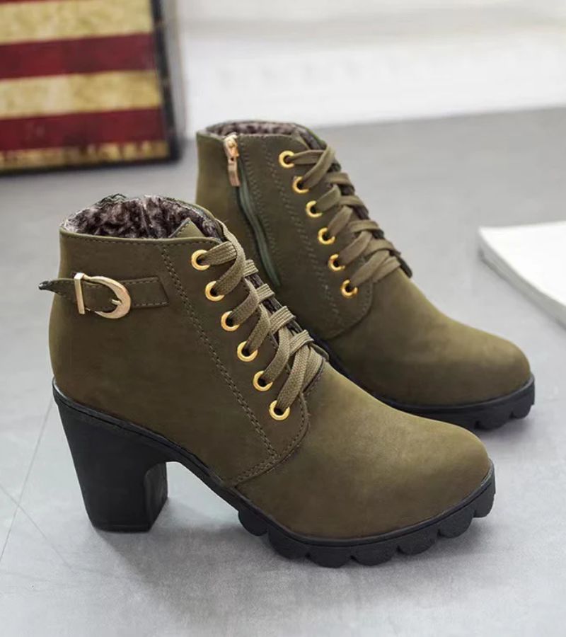 Women's Black Boots with Structured Lace-Up in Armeegrün