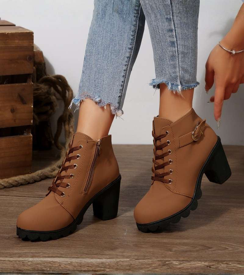 Women's Black Boots with Structured Lace-Up in Brown