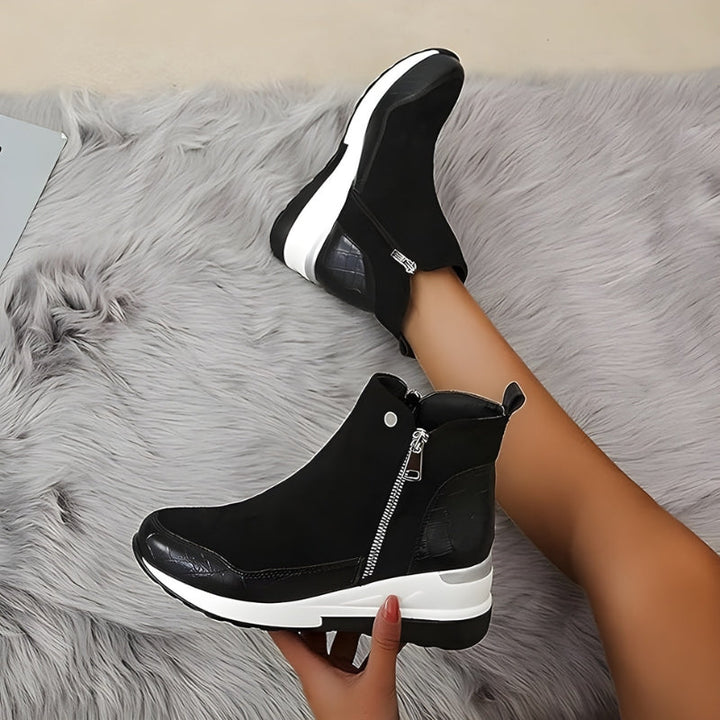 Women's Chelsea Boots for Everyday Comfort in Black