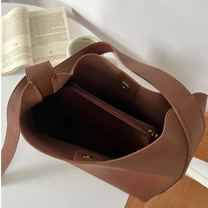 Women's Elegant Buckle Tote for Everyday Wear (10)