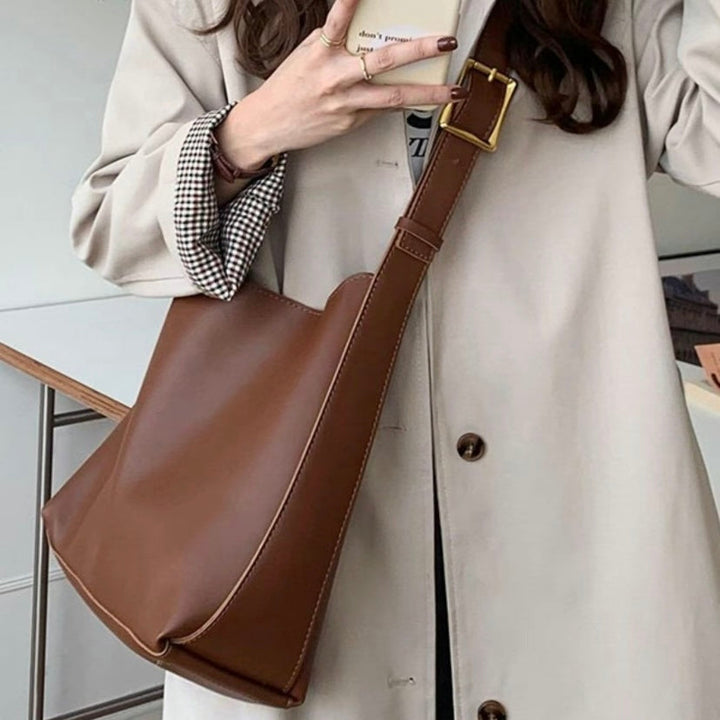 Women's Elegant Buckle Tote for Everyday Wear (9)