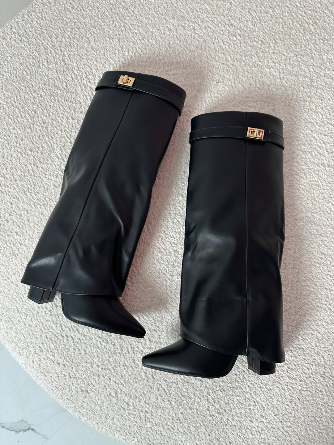 Women's Sleek Knee High Boots in Leather (5)
