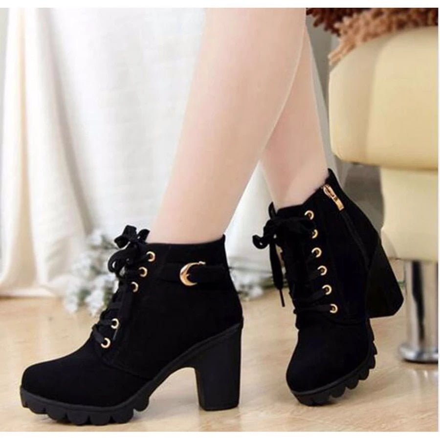 Women's Vintage Lace-up Platform Winter Boots in Black